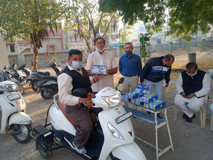 કીટ અને સાધન વિતરણ