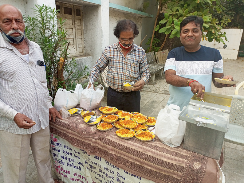 અનાજ કીટ વિતરણ